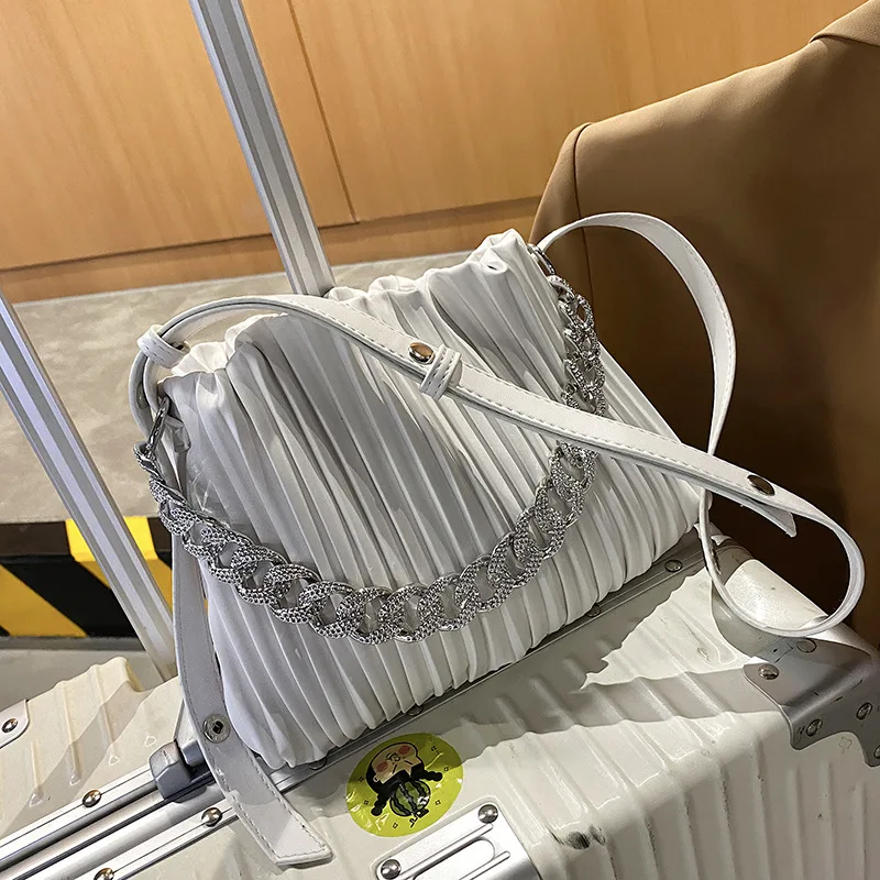 

Женская летняя сумка, новинка 2021, модная сумка-мессенджер на одно плечо, плиссированная маленькая квадратная сумка, дизайнерские сумки высо...