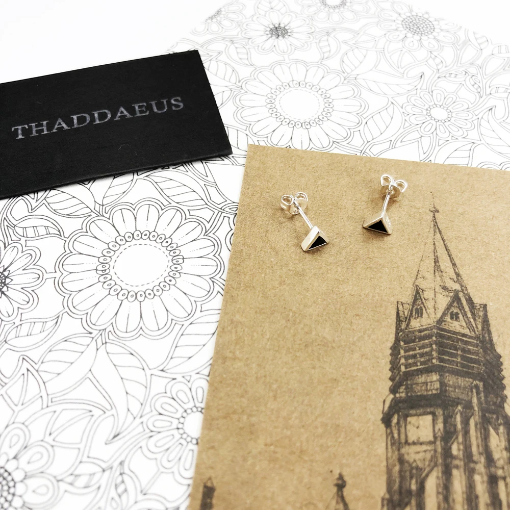 Маленькие треугольные серьги гвоздики Модные женские ювелирные изделия в