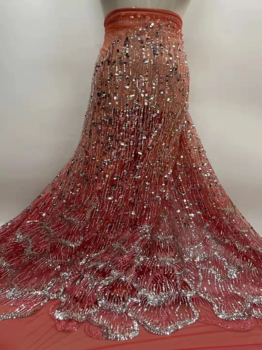 

Высококачественное градиентное кружево с вышивкой бисером. Дизайн платья с блестками французская Тюлевая кружевная ткань для вечерних платьев длинное платье