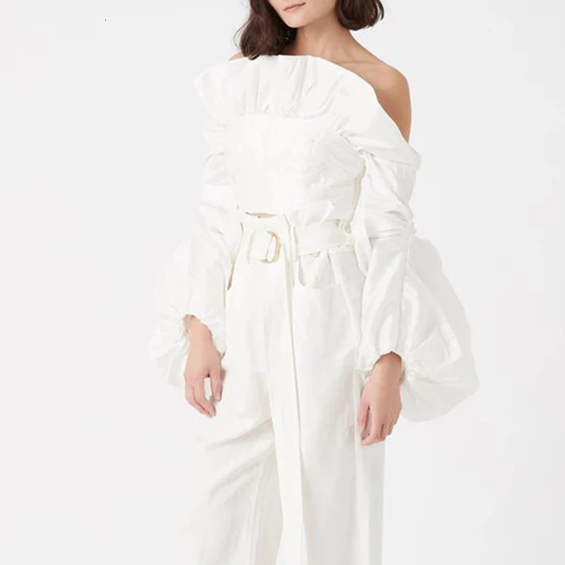 Женская блузка с рюшами открытыми плечами и рукавами-фонариками | одежда