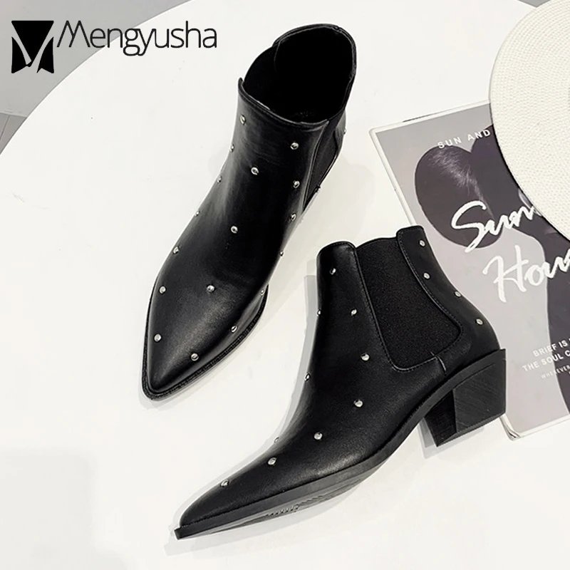 Женские ботинки челси с заклепками кожаные байкерские на массивном каблуке
