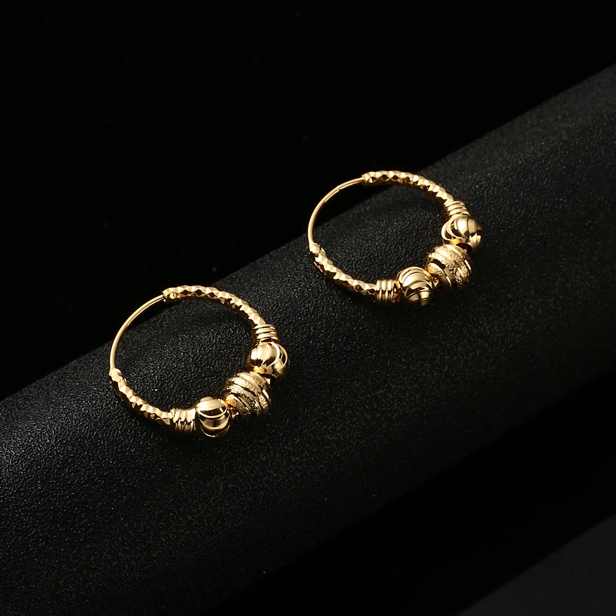 Женские и мужские серьги-кольца в этническом стиле