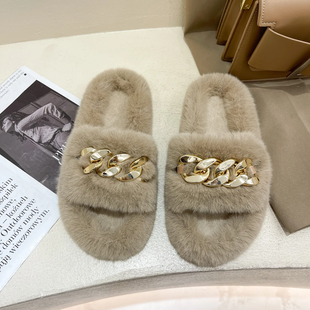 

Summer Fluffy Women slippers Gold Chain Fur slippers Shoes Women Fox Fur Flip Flop Flat Furry Fur Slides Outdoor Sandals Woman
