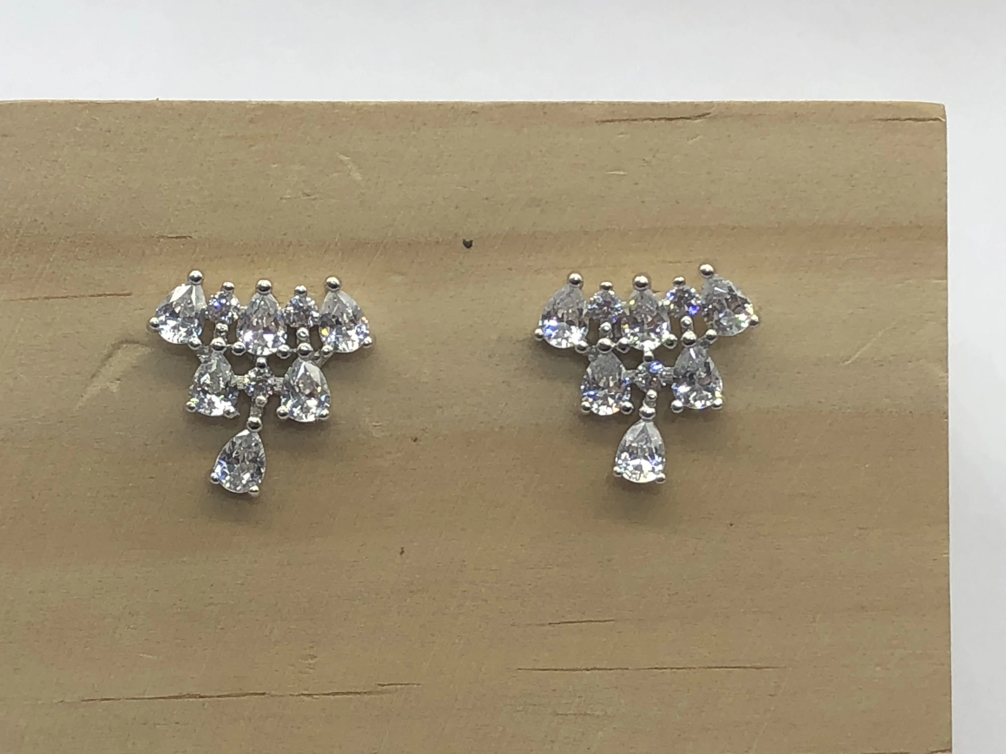 Новинка 2020 серьги-гвоздики для девочек специальная форма 100% Серебро модный