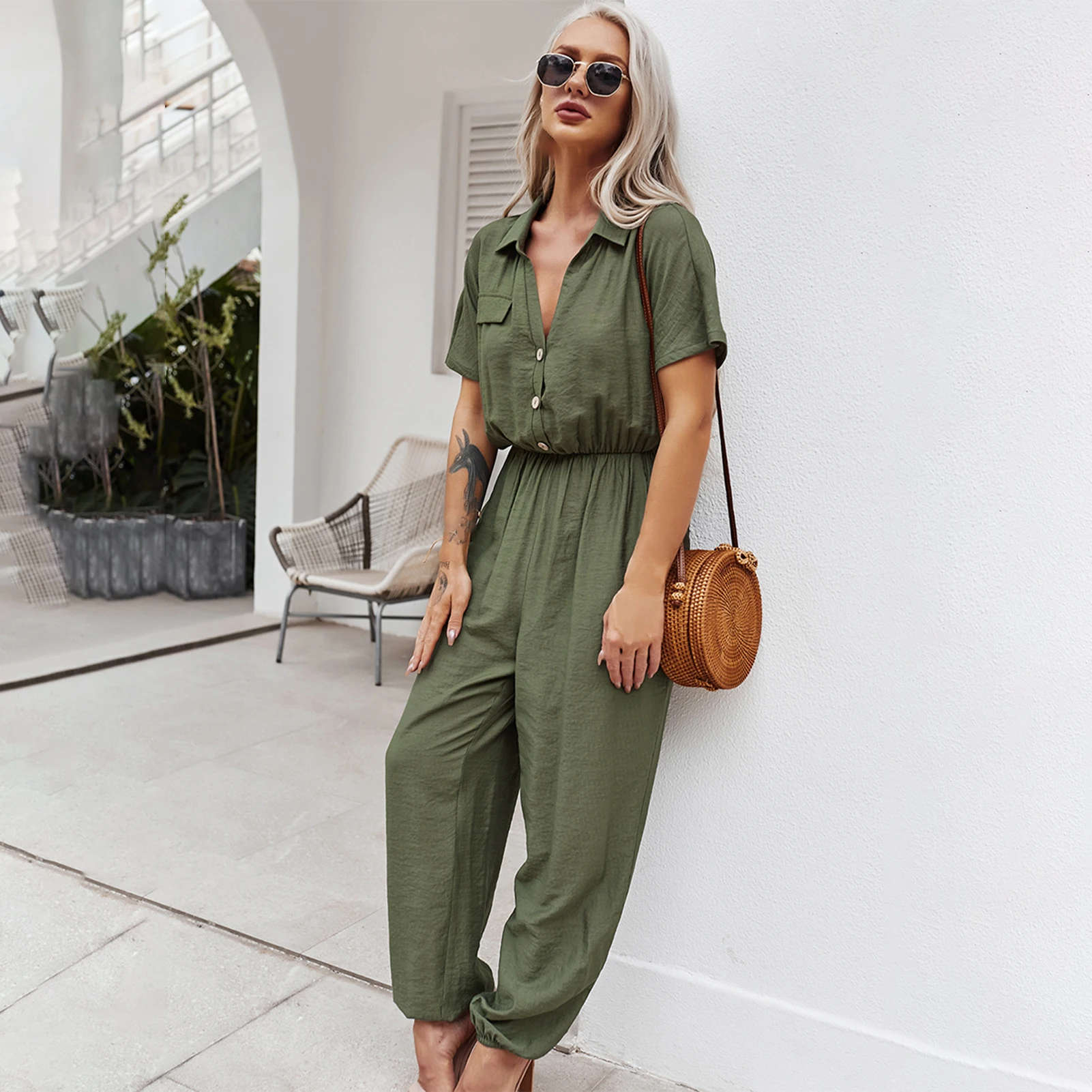 

Модный женский весенне-летний однотонный комбинезон с отложным воротником и коротким рукавом, с карманами на пуговицах, повседневный тонки...