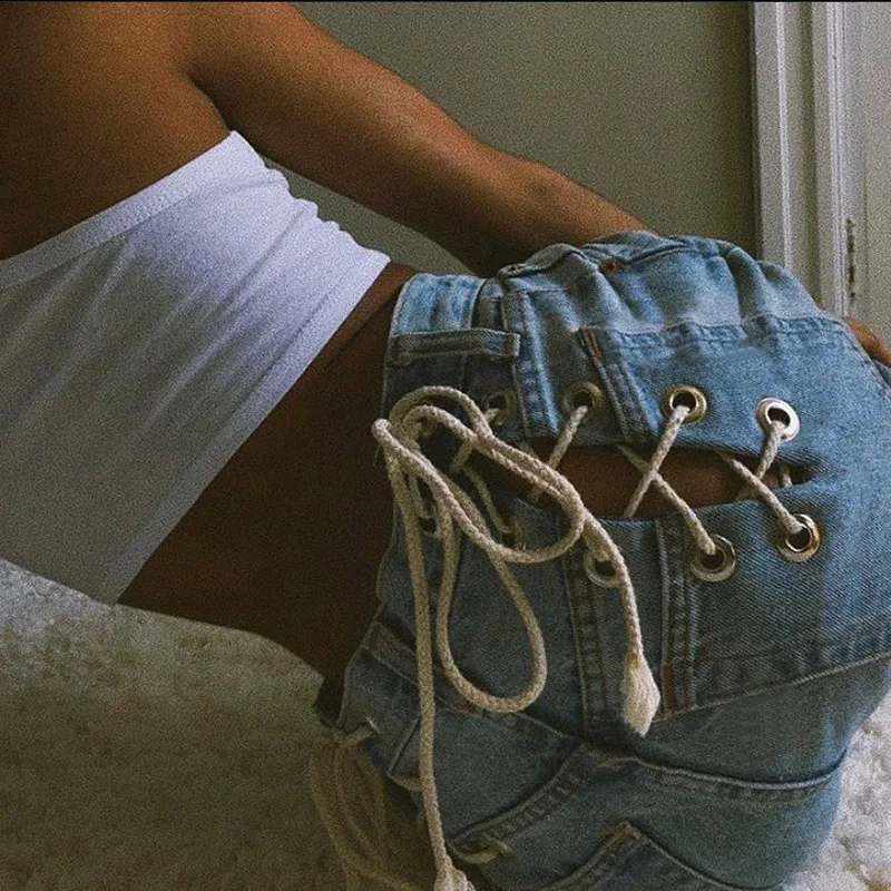 

The new low-rise jeans trend for fall 2020 is versatile jeans for women with sexy black and blue stretch pencil pants