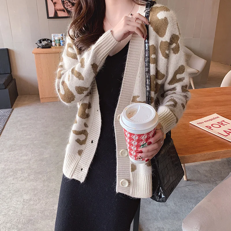 Korean casual knit long-sleeved leopard sweater cardigan 2019 Winter autumn v neck retro Sweater Women Knitted cardigans female |