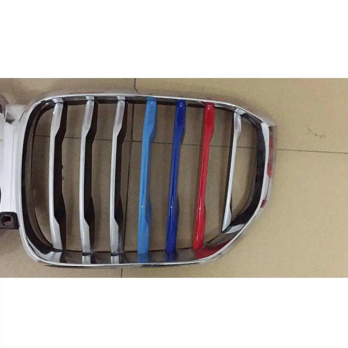 

Autoleader 3 Colors For BMW X5 G05 2019 M-Tech Sport Kidney Grille 3 Tricolor Grille Cover Clips Trim