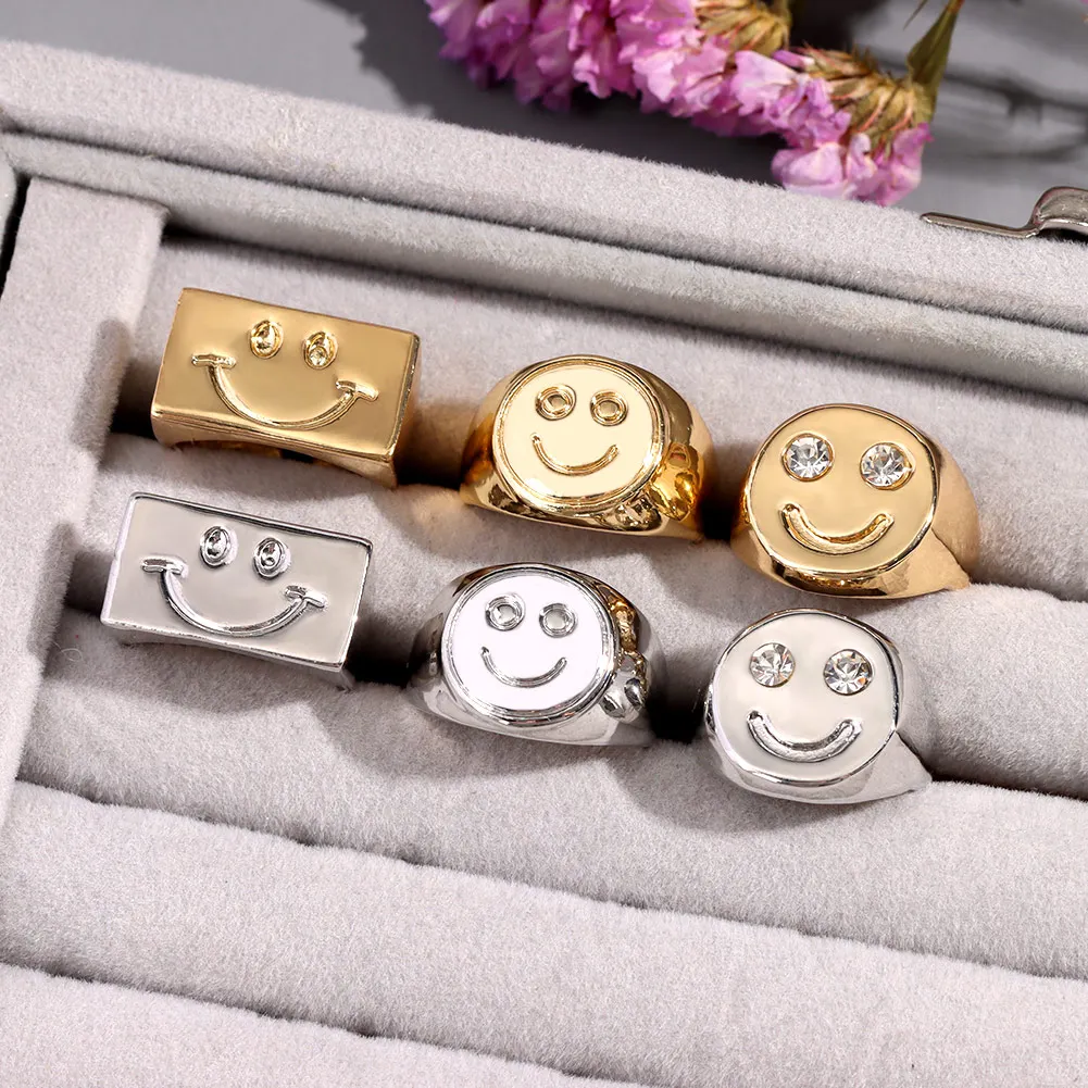 

JUST FEEL 2Pcs/Set Happy Smile Face Round Rings Set For Women Gold Silver Color Square Smiley Face Open Rings Fashion Jewelry