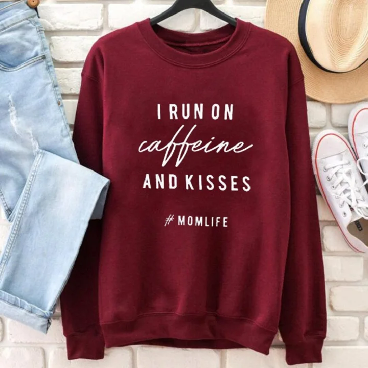 

i run on caffeine and kisses momlife Hipster Sweatshirt Casual Funny O-Neck 100% Cotton Graphic Jumper Unisex Aesthetic Hoodies