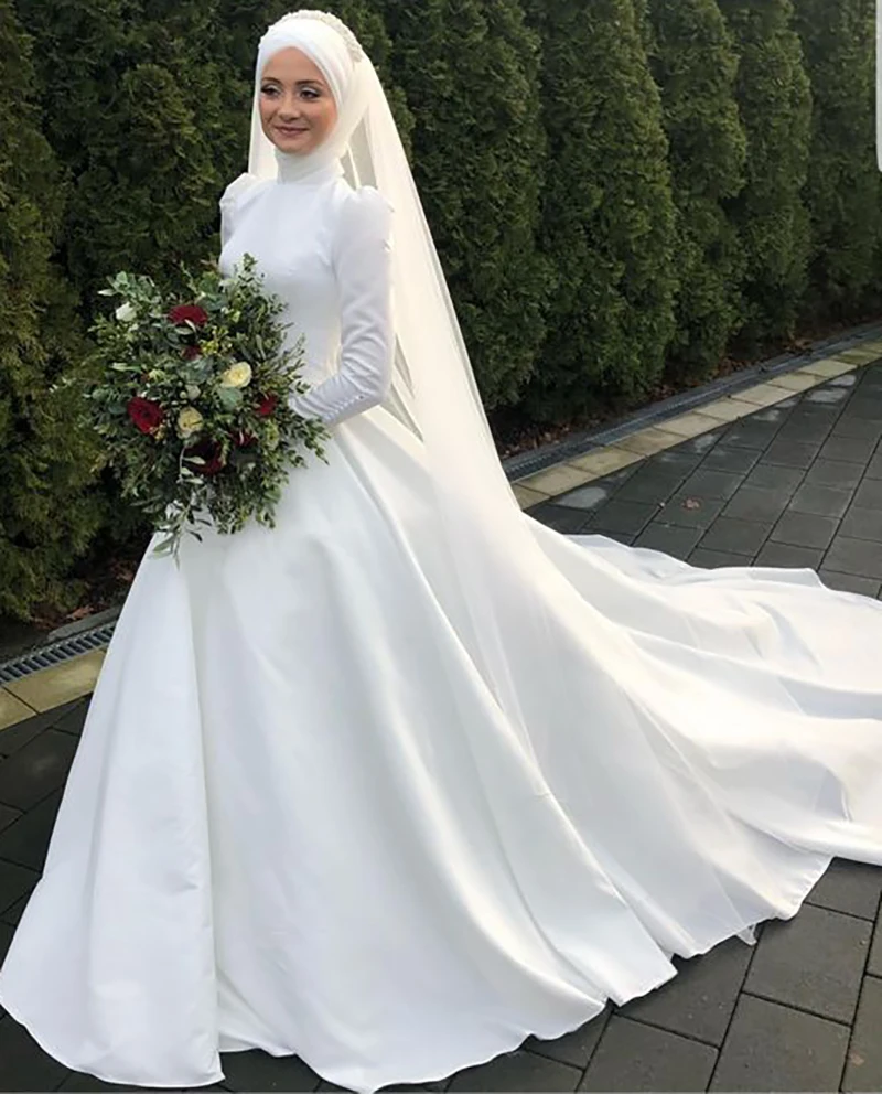 

Simple Satin Muslim Wedding Dresses High Neck Long Sleeves Hijab Bridal Gowns