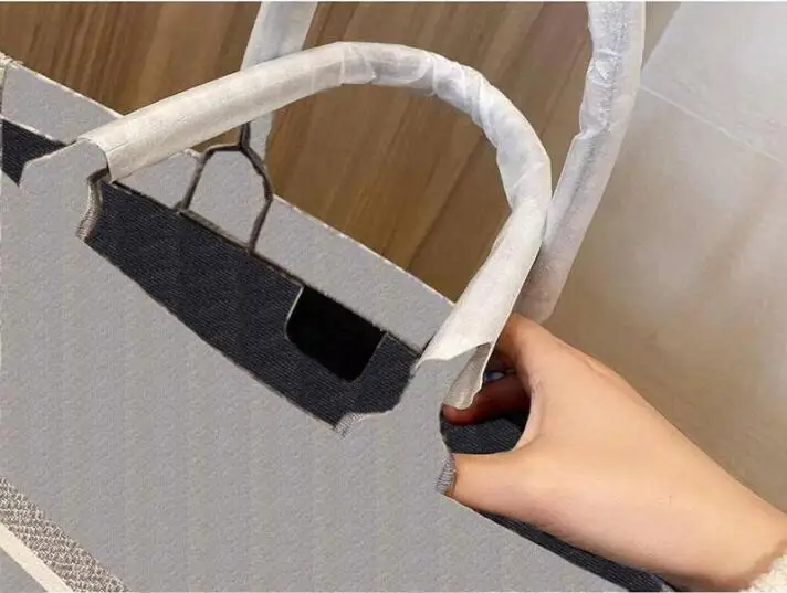 

2020 new luxury women's bag fashion embroidery Travel Tote Bag single shoulder portable large capacity shopping bag