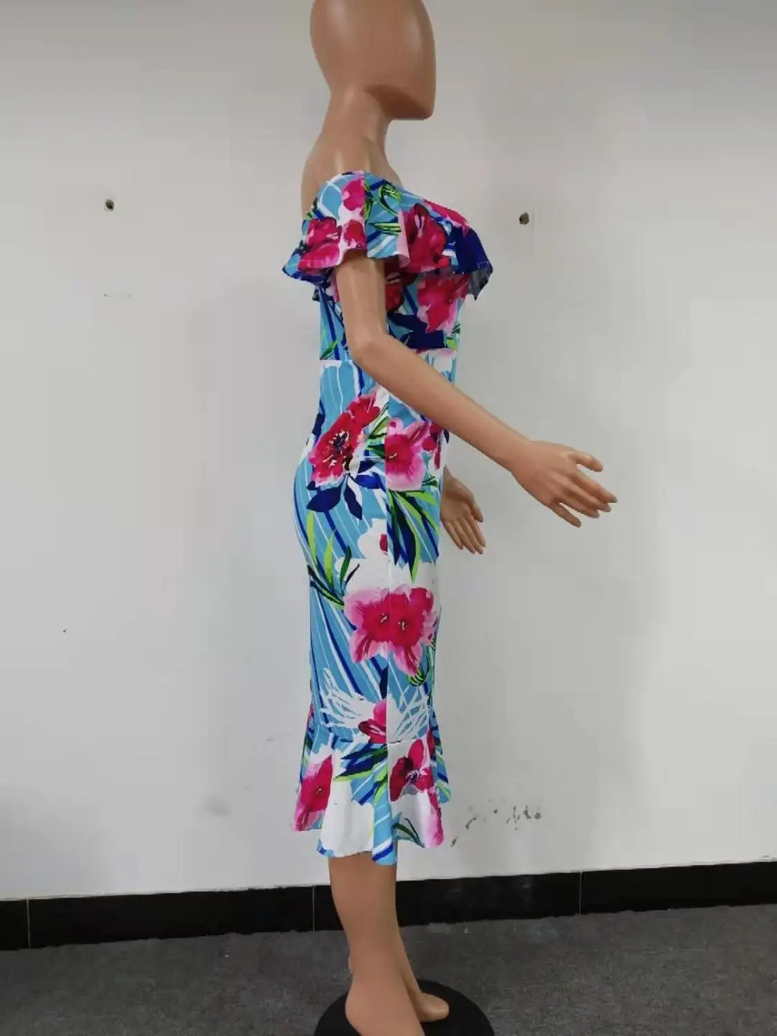 2020 весенне летнее женское приталенное платье с цветочным принтом и вырезом