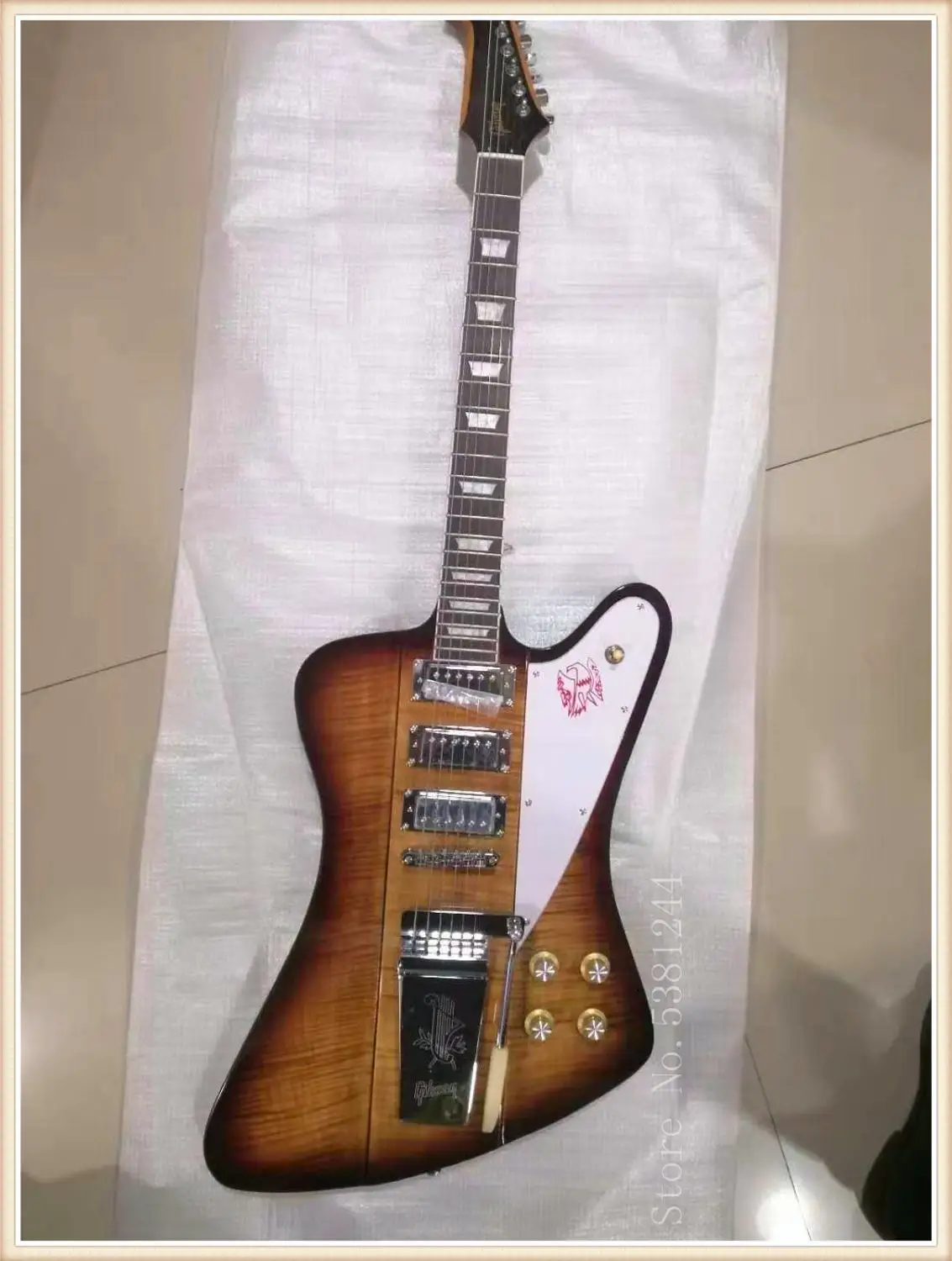 Бесплатная доставка электрогитары трех пикапов серебряных аксессуаров шеи