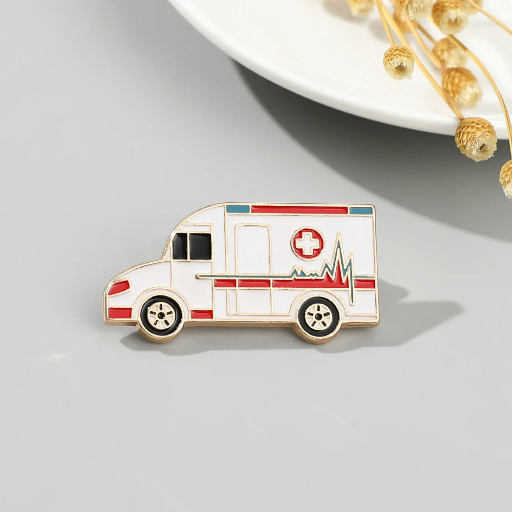 Мультяшная брошь в виде скорой помощи с красным крестом для врачей медсестер