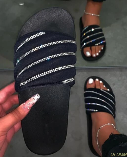 

Outside wild beach slippers ladies leisure home travel flip flop Spring/summer 2020 women double-layer rhinestone buckle sandals