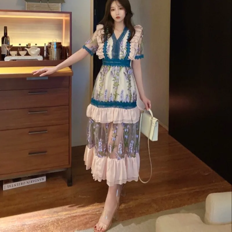 

Fashion Runway Vintage Women Party Long Dress Summer New Elegant Floral Embroidery Mesh Patchwork Lace V-Neck Ruffles Dress
