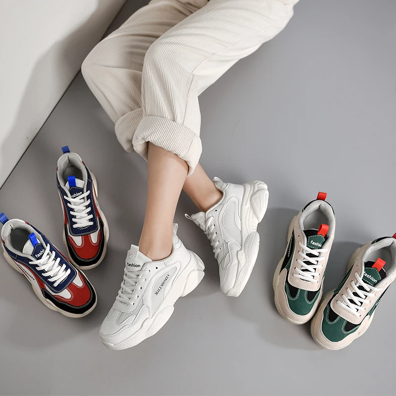 Женские кроссовки на шнуровке белые дышащие из спилка плоской подошве