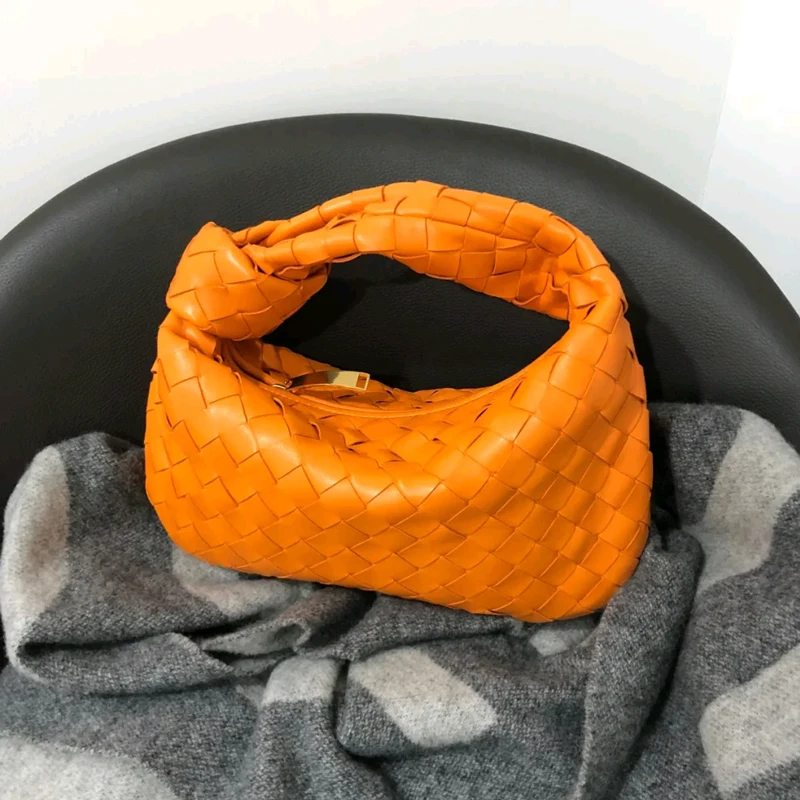 

Mini Woven Handbag Lady Knotted Underarm Bag Female 2020 New Fashion Portable Bag Soft Leather Basket Croissant Crescent Bag