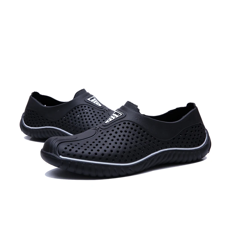 

NEW Summer Men Sandals Lightweight Shoes Men Beach Sandals Water Slip on Shoes Man Outdoor Holes Shoes Breathable Clogs Slippers