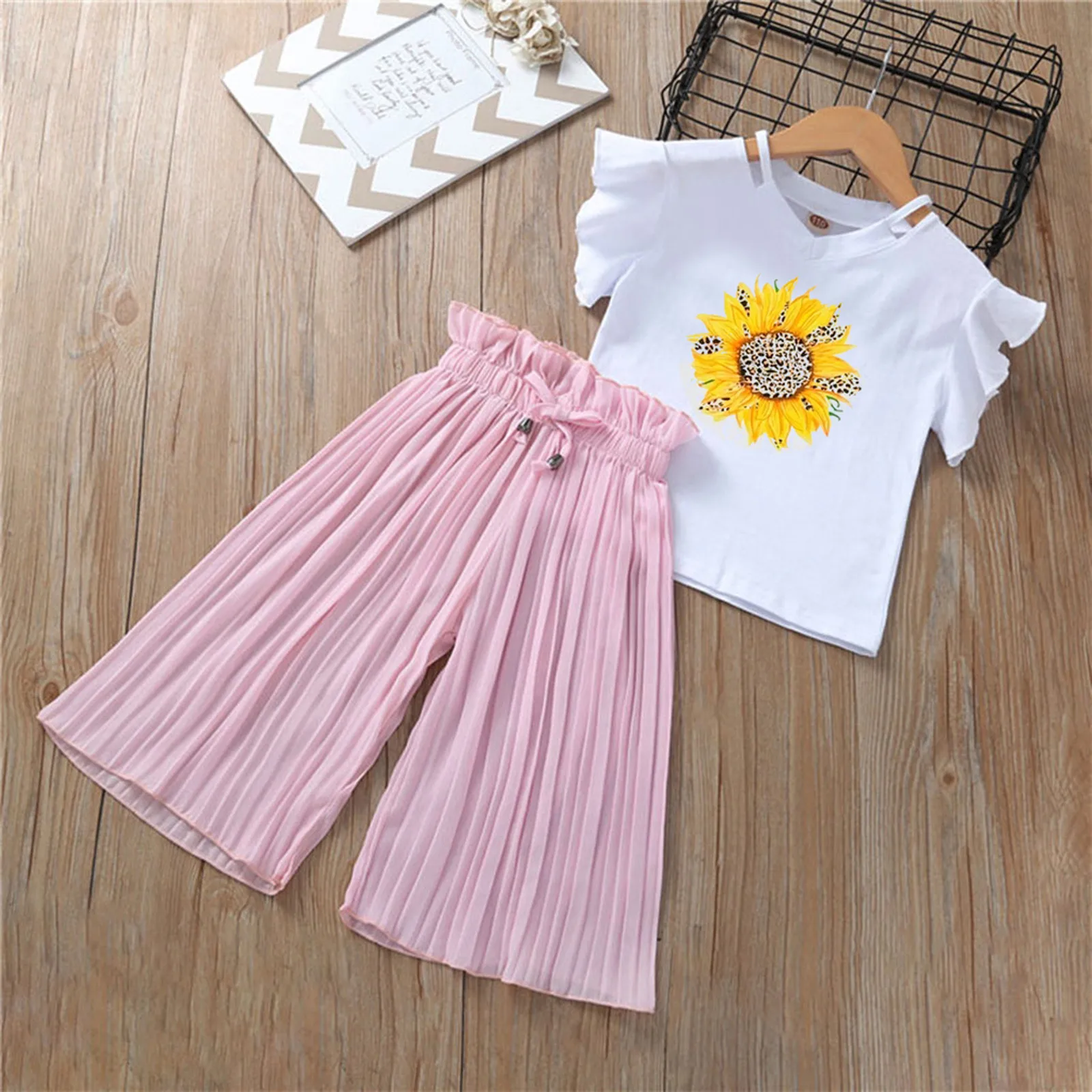

Комплект одежды TELOTUNY, 2021, летняя детская футболка с цветочным принтом для маленьких девочек, топы, свободные штаны с оборками, наряды, детски...