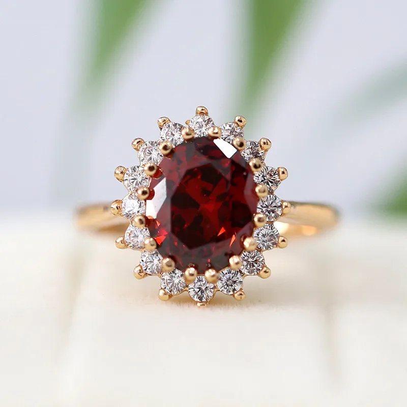 Кольцо с гранатом овальной огранки 8*10 мм кольцо кубическим цирконием из красного