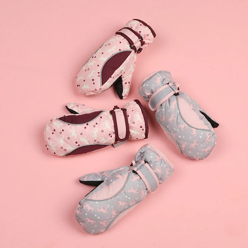 

Kids Keep Warm Ski Cartoon Making Snowman Waterproof Windproof Snowboard for Boys Girls Outdoor Sports (Pin