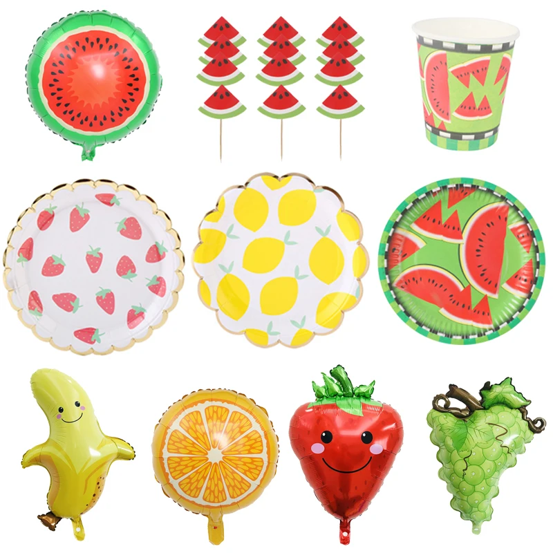 Набор одноразовой посуды из тропической соломы с фруктами клубника