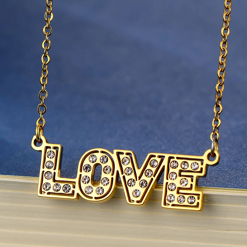 Цепочка на воротник с кулоном женская ожерелье из циркония надписью влюбленного