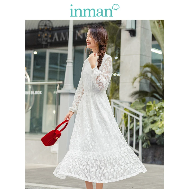 Женское платье с круглым вырезом INMAN белое кружевное длинными рукавами на весну и