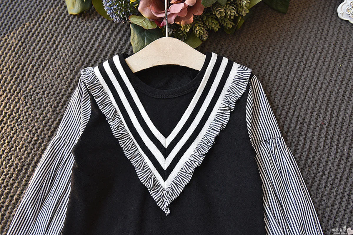 Платье детское хлопковое в полоску с круглым вырезом и длинным рукавом | Детская