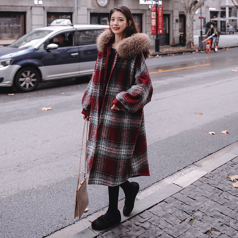 

2023 Coats Female Winter Woolen Jackets Red Plaid Fashion Big Fur Collar Loose Korean Style Long Thick Cloak Warm Manteau Femme