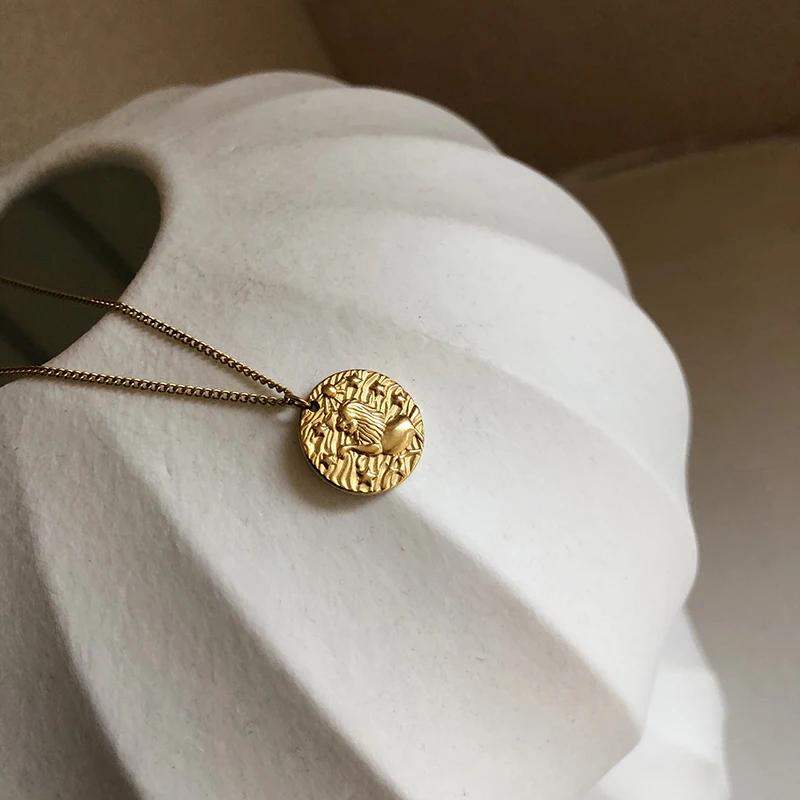 

Amaiyllis18k Gold Vintage Embossed Lion Coin Choker Necklace Constellation Leo Clavicle Chain Pendant Necklace For Women Jewelry