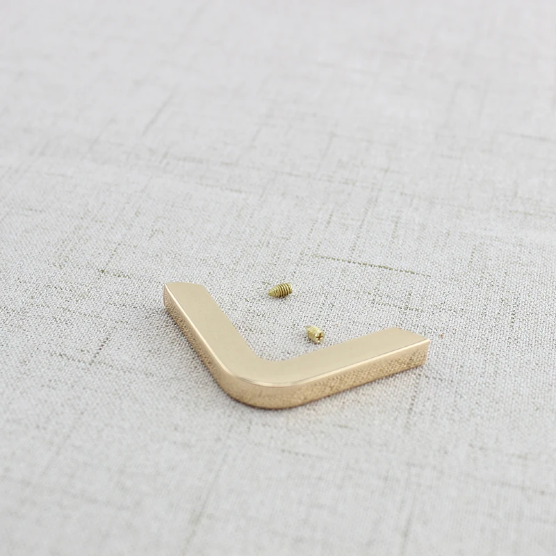 100 шт 4х4см сумки треугольные заслонки торцевые зажимы в винтах светильник