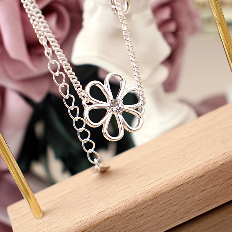 

New Fashion Modern Hollow Flowers Crystal Charming Bracelet Bangles for Women Girls Party Birthday Gifts Minimalist Jewelry