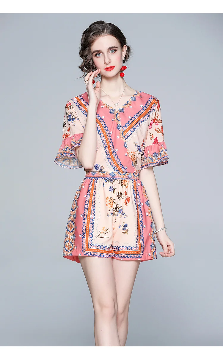 

2021 summer new style western floral temperament v-neck ruffled cuffs thin wide-leg shorts suit women