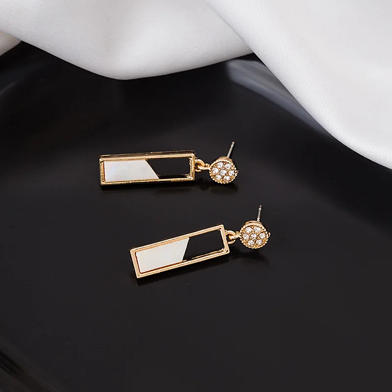 

Statement Dangel Earrings Big Geometric Rectangle Drop Earrings for Women Shiny Rhinestone Ear Rings Kpop Trendy Jewelry