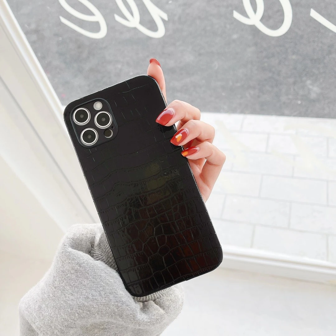 

Stylish, lightweight and cute red and black VIP customized mobile phone case for iPhone7(8)Plus/X/XS/Max/XR/11(12)Pro/Max