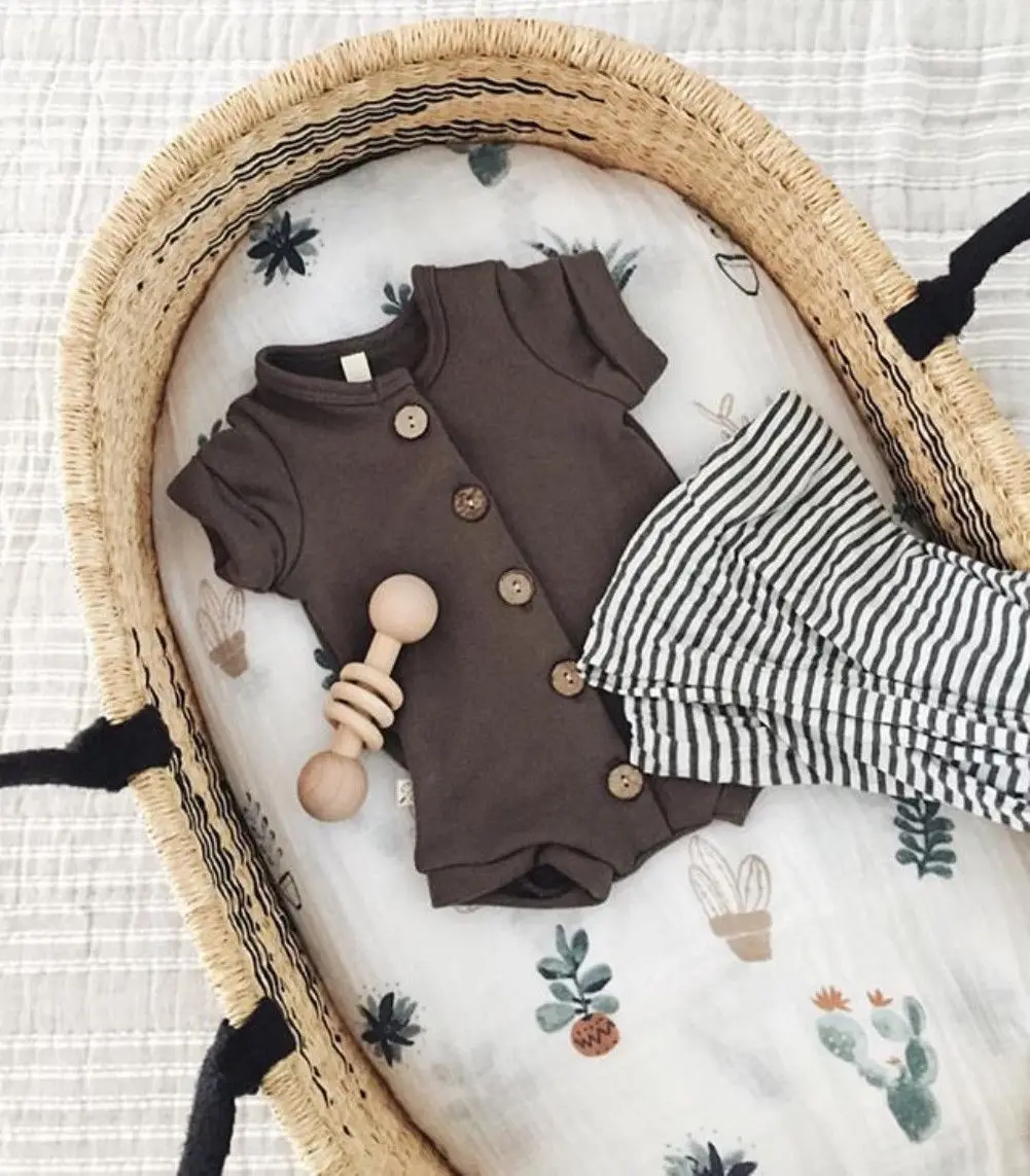 Комбинезон ярких цветов с пуговицами и открытой строчкой для детей от 6 до 24