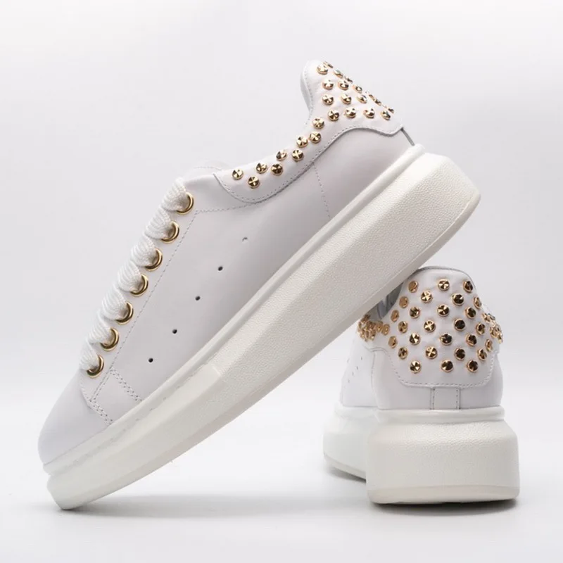 Женские кроссовки с заклепками для влюбленных спортивная обувь из натуральной