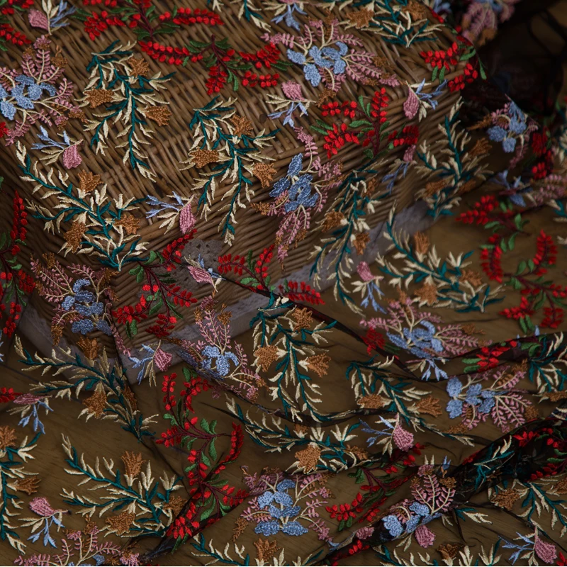 

Ткань с вышивкой, Водорастворимая, многоцветная, ручной работы