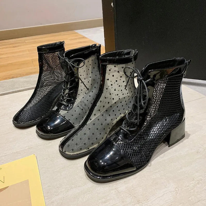 Женские ботинки в горошек с квадратным носком на среднем квадратном каблуке |