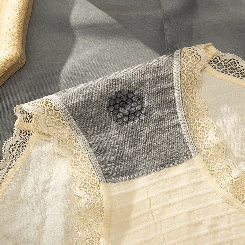 

SIDDONS Ladies Underwear Woman Panties Graphene Crotch Seamless Briefs Women Middle Waist Panties Seamless Female Clothing 3 PCS