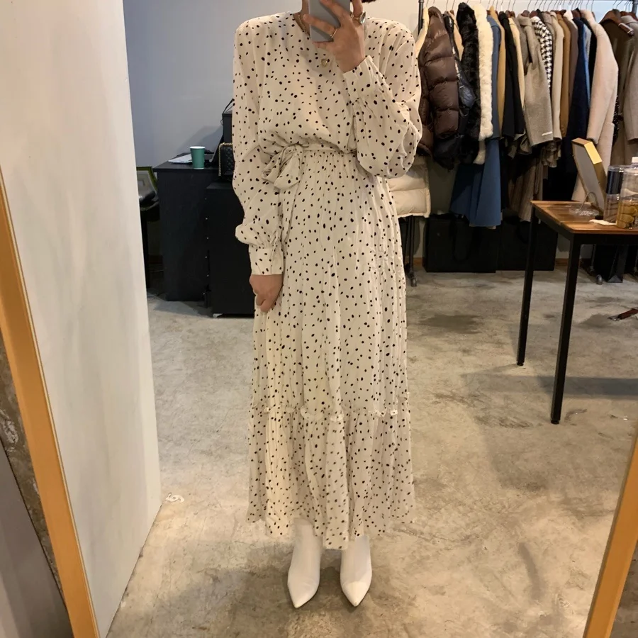 Женское длинное платье в горошек облегающее французском стиле с круглым