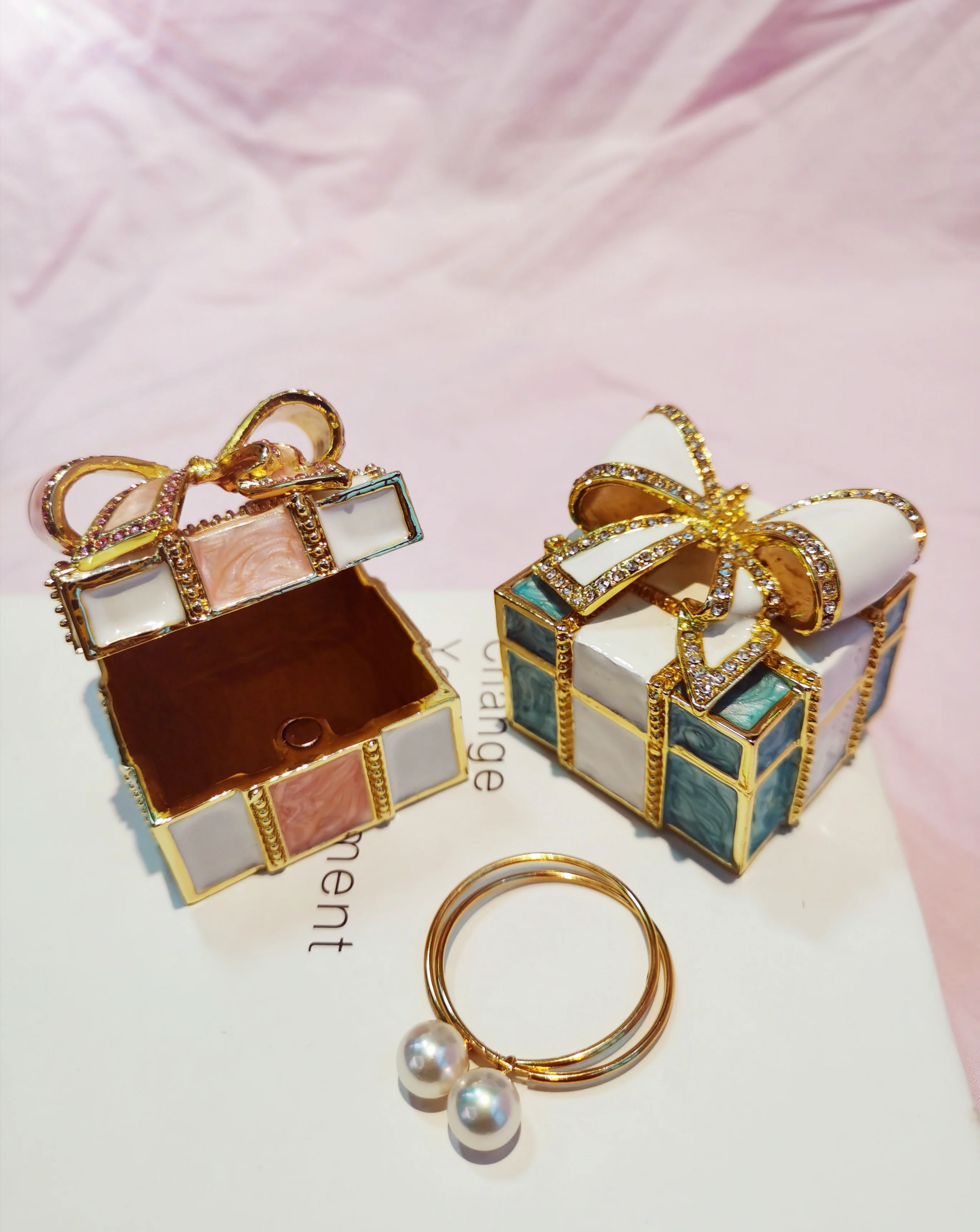 Metal Square Box with Bow Knot Bejeweled Jewelry Box Hand Painted Trinket Boxes Hinged Square Bow-knot Box Xmas Gift