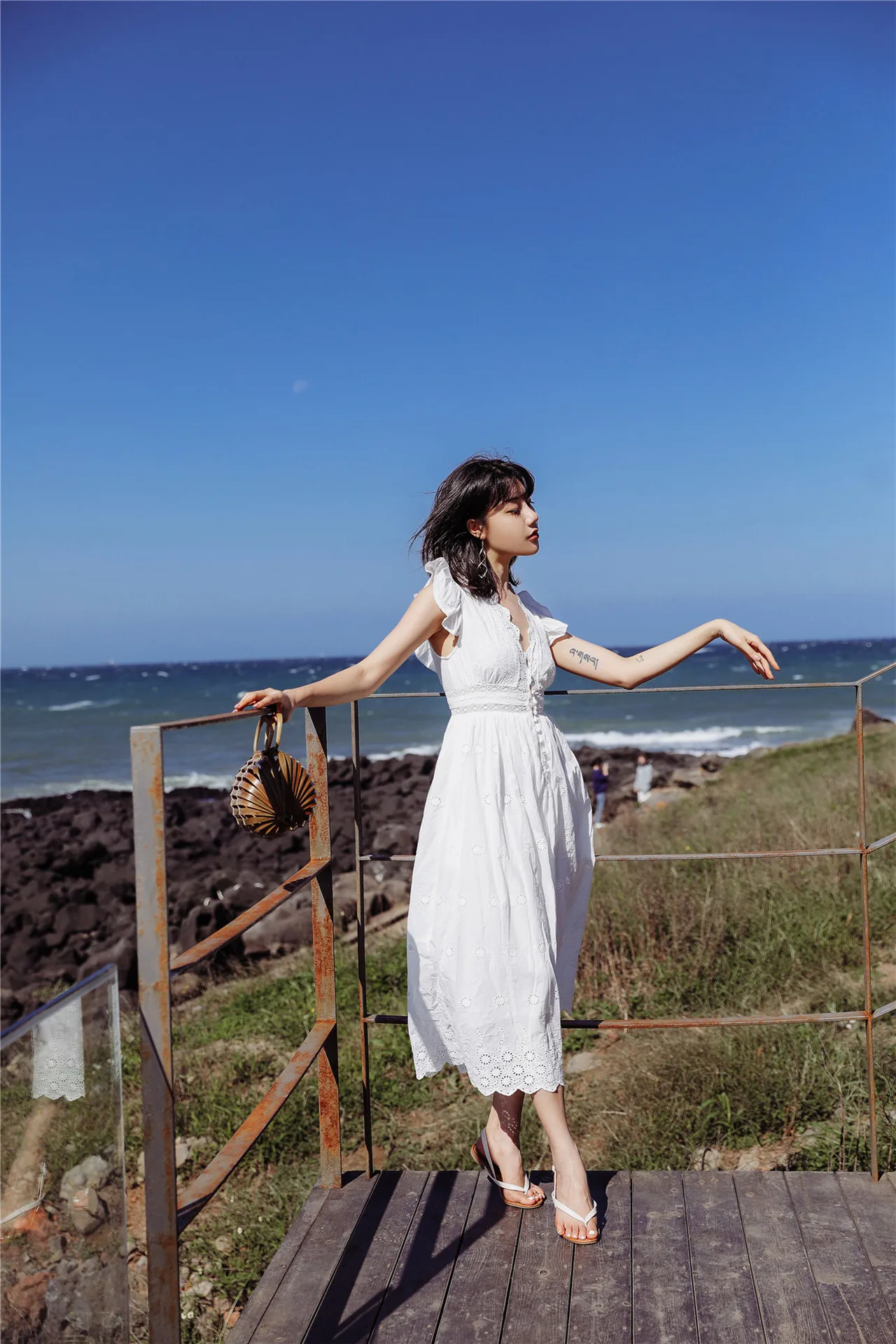 

Casual Luxury Summer Women Ruffles Sleeveless Women Dress Lace White Seaside Holiday Beach Long Ladies V-Neck Sexy Elegant Dress