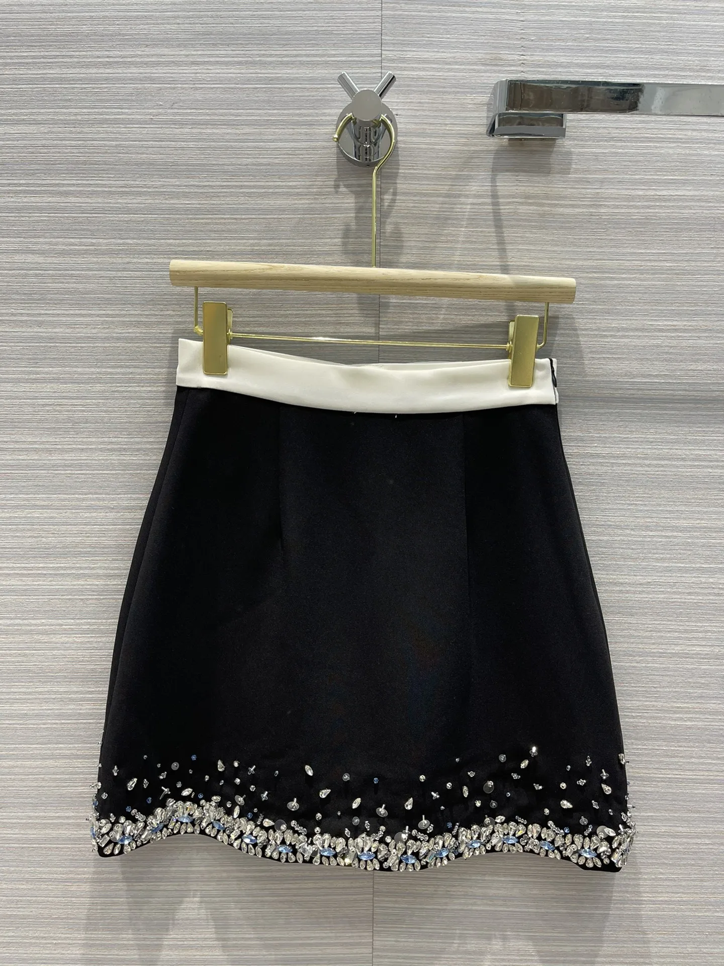 Sweet Luxury Crystal Skirts for Women Summer 2021 New Bow Contrast Waist A-line Mini Skirts High-end Brand Acetate Solid Skirts
