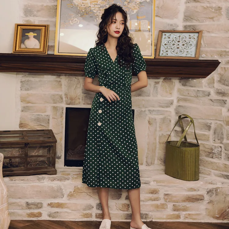 Женское однобортное платье средней длины зеленое винтажное в горошек во