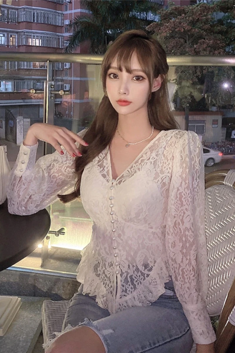 

French Style V-neck Lace Bottoming Shirt for Women and 2021 Spring Sweet Hollow Out Long Sleeve Slim Tops Female Free Suspender