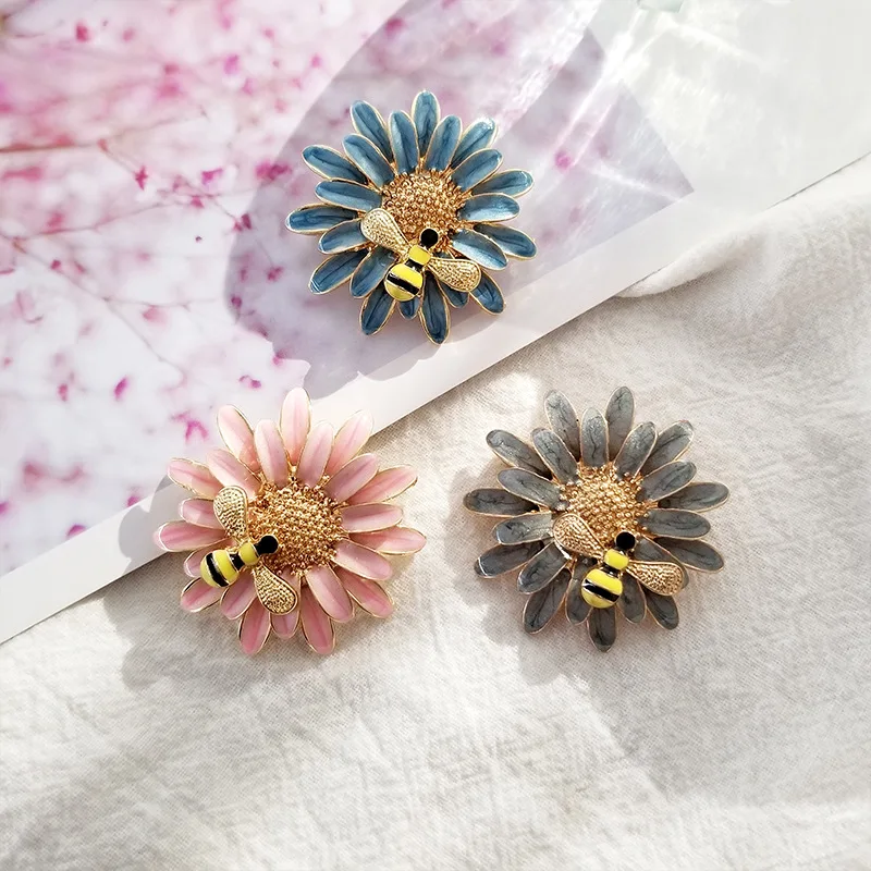 

Bee Honey Brooch Temperament Pastoral Color Small Daisy Bee Animal Brooch Color Small Daisy Brooch New Daisy Bee Animal Pins